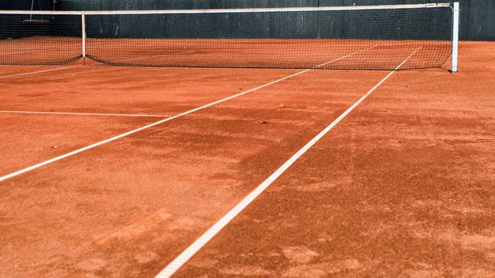 Gravel tennisbaan onderhoud